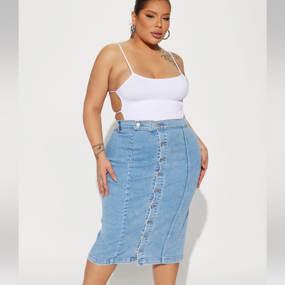 Right On The Line Denim Midi Skirt - Light Wash - 2X